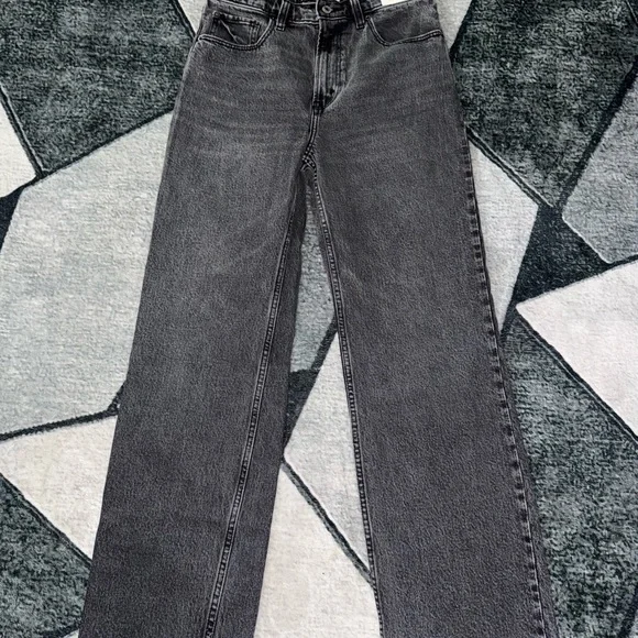 Abercrombie & Fitch Black Straight-Leg Jeans Versatile Style - Picture 1 of 4